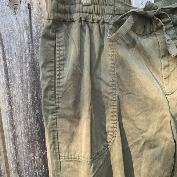Lou & Grey Cargo Green Capri Joggers - Picture 3 of 7